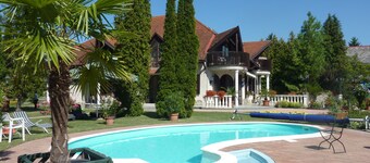Zsanett Hotel