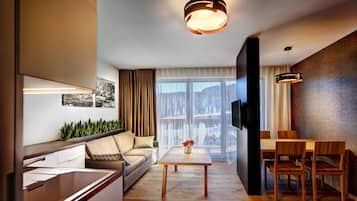 Apartment Modern, 2 Bedrooms | Living area | Smart TV