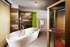 Apartment Mountain, 2 Bedrooms | Bathroom | Bathtub, slippers, towels, shampoo - Chalets Jasná Collection - Apartments (Demanovska Dolina)