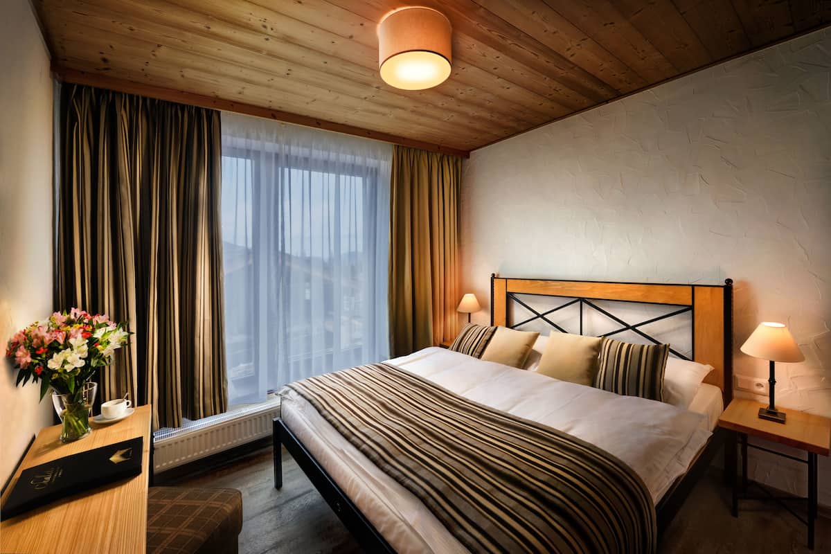 Apartment Mountain, 2 Bedrooms | 1 bedroom, premium bedding, minibar, laptop workspace