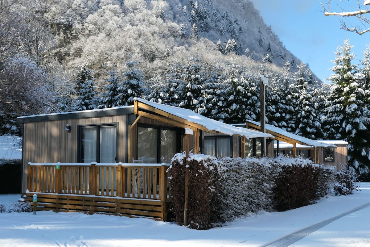 Luxe stacaravan | 3 slaapkamers, geluiddichte muren, een strijkplank/strijkijzer