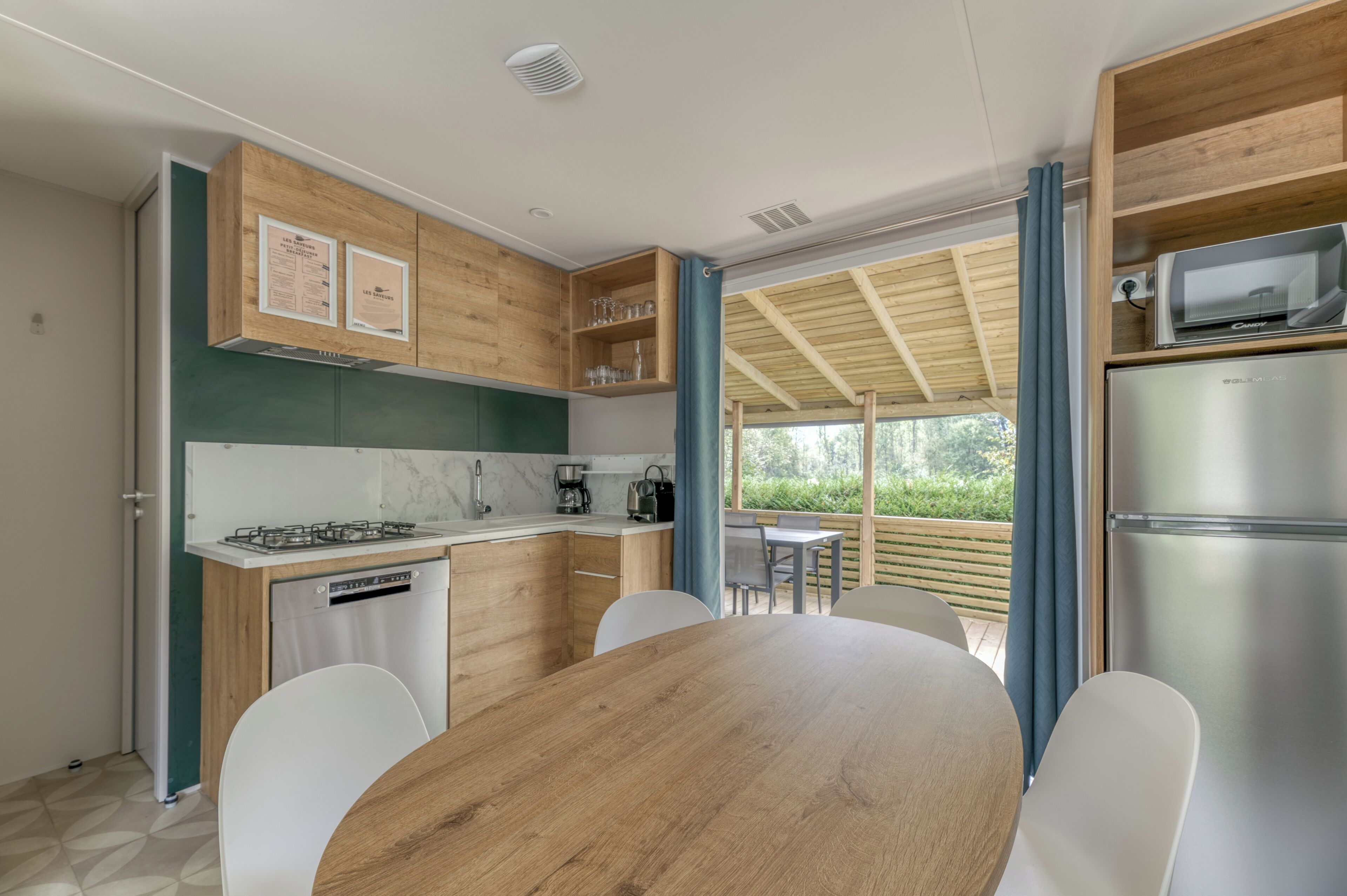 Chalet | Woonruimte | Een tafeltennistafel
