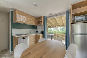 Chalet Laffrey | Wohnbereich | Tischtennisplatte