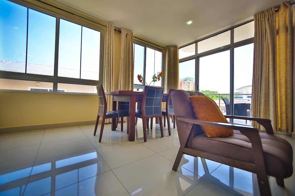 Appartamento, 3 camere da letto (Duala Road, Hallmark Apartments) | Pasti in camera