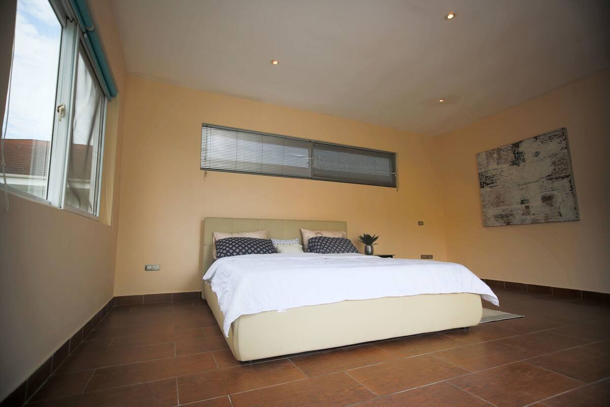 Comfort House, 5 Bedrooms (Julius Nyerere Road, Avenue Lincoln)