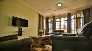 Living area - Hallmark Apartments (Accra)