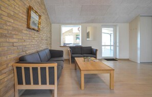 Televisión, futbolito y tenis de mesa 