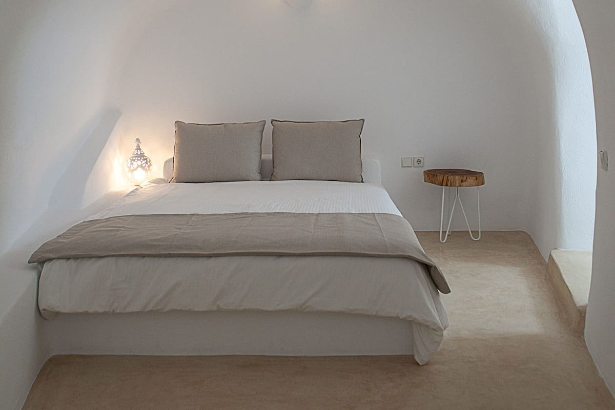 Junior Suite, Jetted Tub (Private Heated Outdoor) | 1 bedroom, in-room safe, soundproofing, iron/ironing board