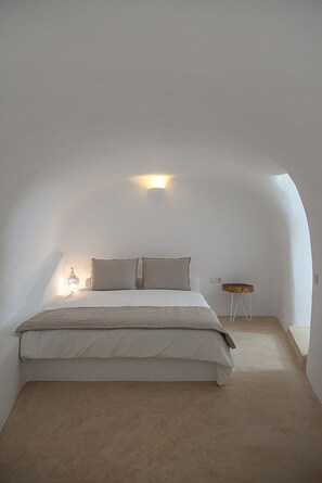 Suite junior, bañera de hidromasaje (Private Heated Outdoor) | Caja fuerte, sistema de insonorización, tabla de planchar con plancha