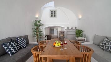 Grand-Suite, 2 Schlafzimmer | Zimmersafe, schallisolierte Zimmer, Bügeleisen/Bügelbrett