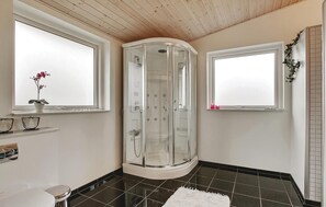 Shower - Cozy home in Vinderup with house sea view (Vinderup)