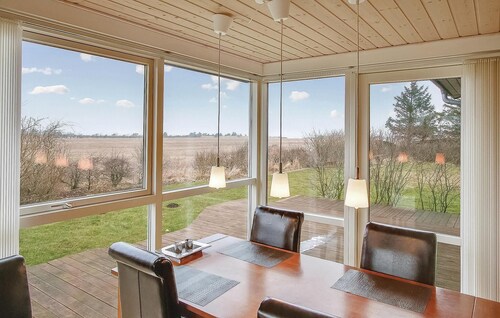 Cozy home in Vinderup with house sea view