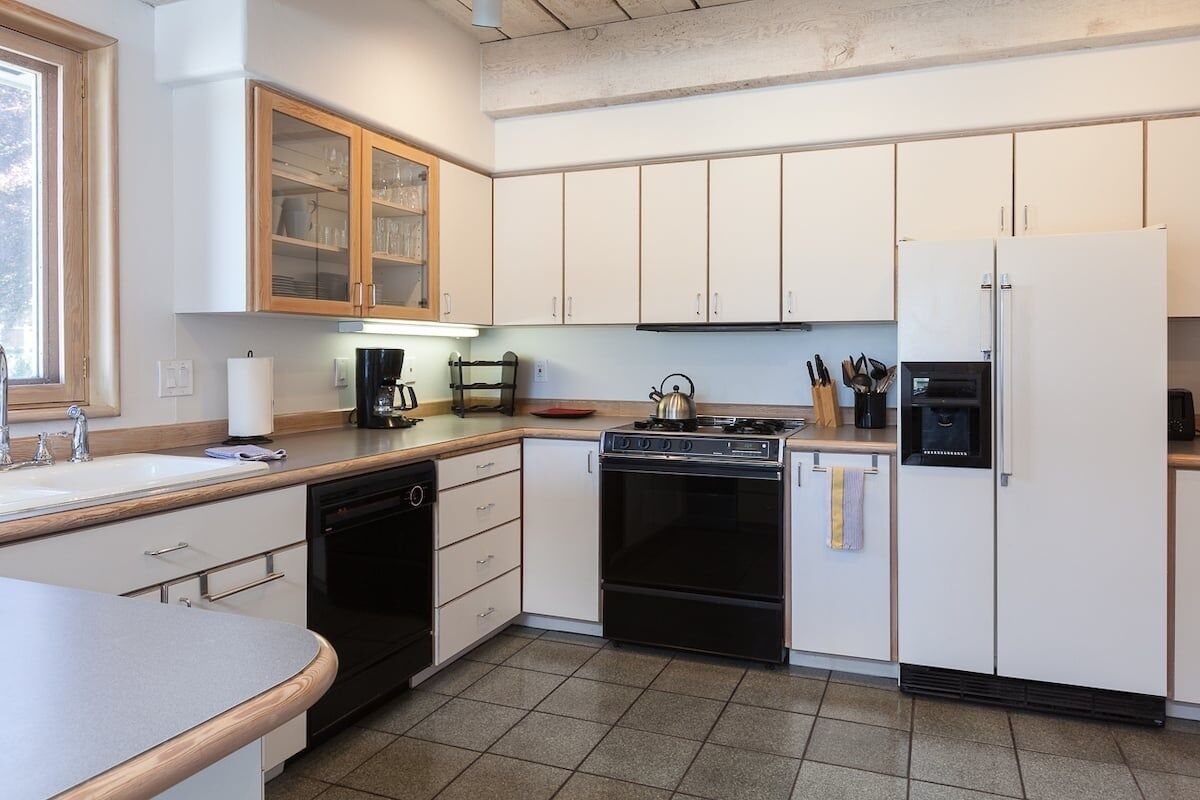Condo, 2 Bedrooms | Private kitchen | Fridge, microwave, oven, stovetop