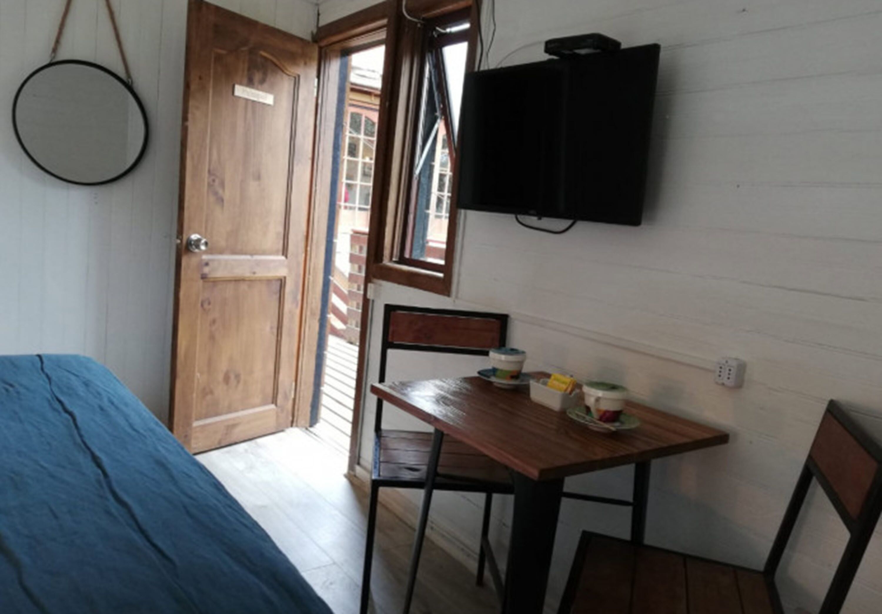 economy room | premium bedding, down duvets, pillow-top beds, free wifi