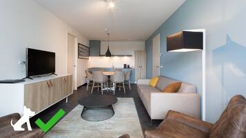 Family Suite (6 Guests) | Living area | Flat-screen TV
