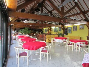 Daily continental breakfast (EUR 7 per person)