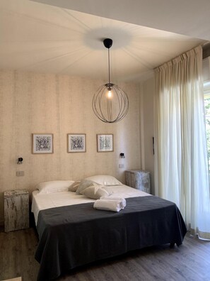In-room safe, desk, bed sheets, wheelchair access - Hotel Rex (Gabicce Mare)