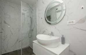Bathtub - Stunning home in Grubine (Grubine)