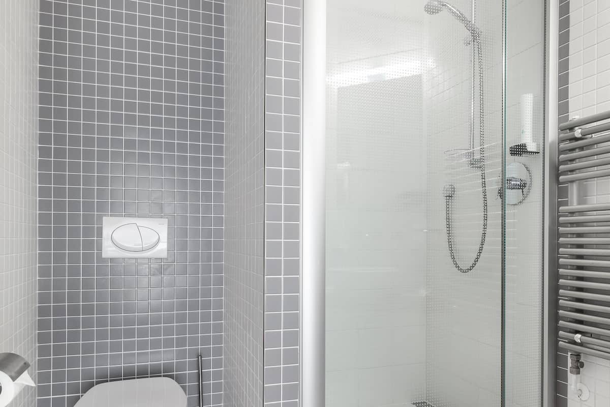 suite | bathroom shower