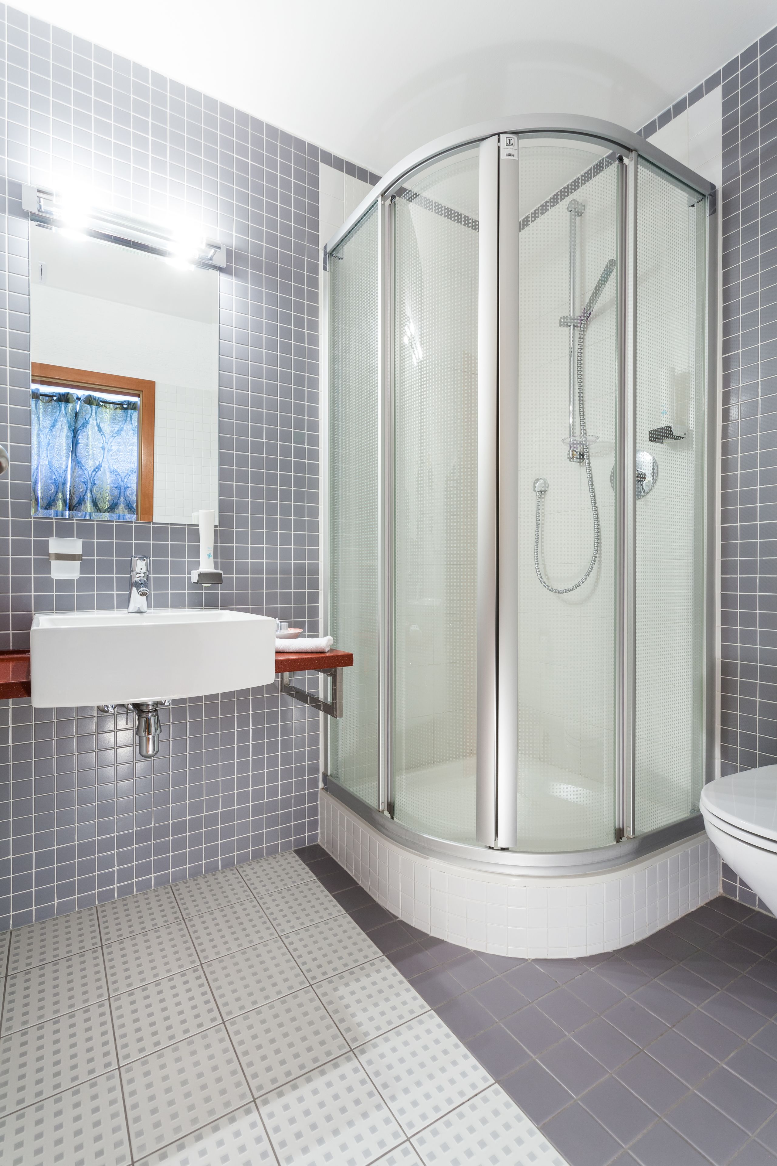 single room | bathroom | shower, free toiletries, hair dryer, towels