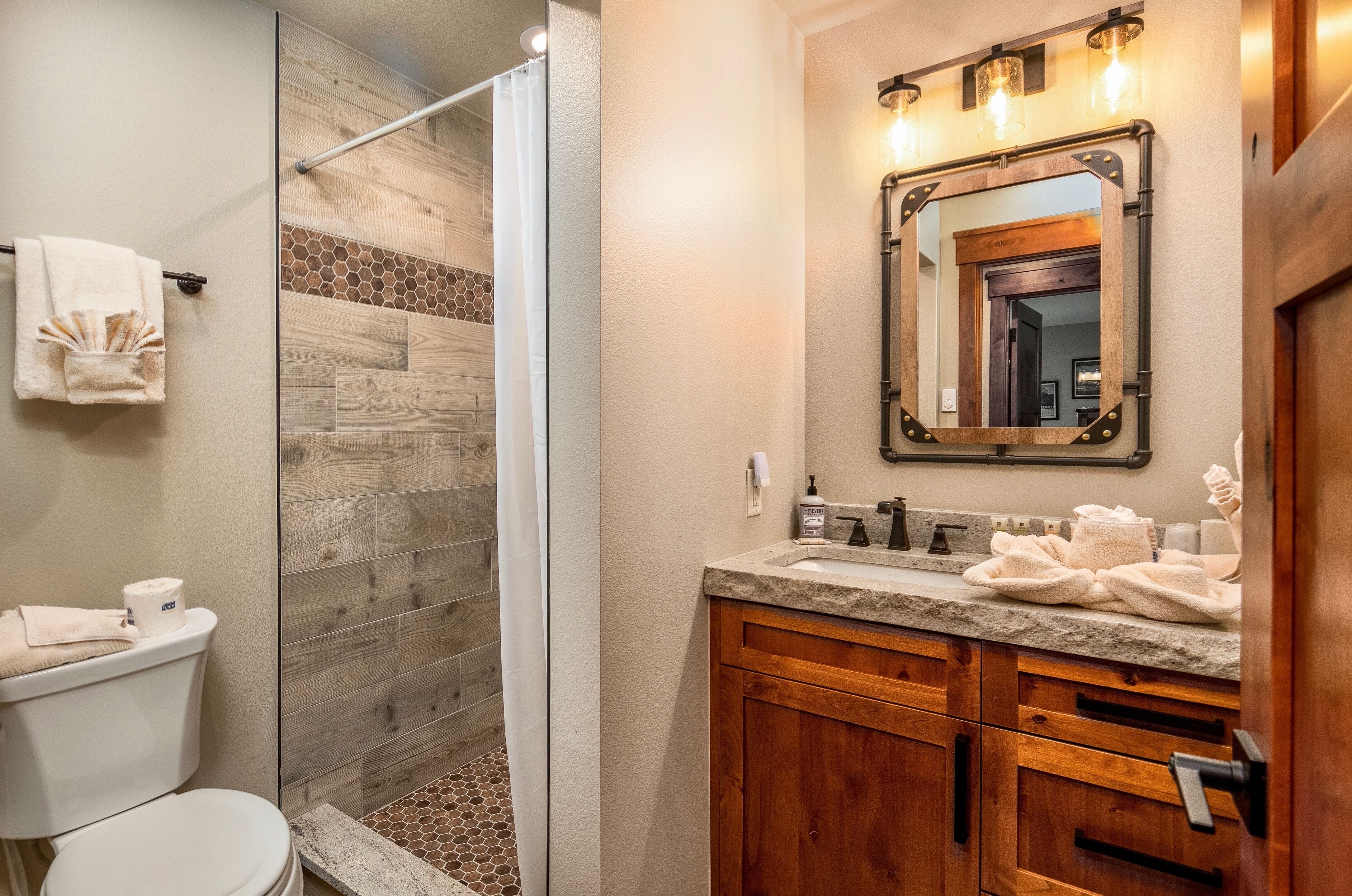 Breiding Upper  - 2 Br Condo