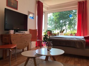 3 Schlafzimmer, Schreibtisch, Bügeleisen/Bügelbrett, WLAN