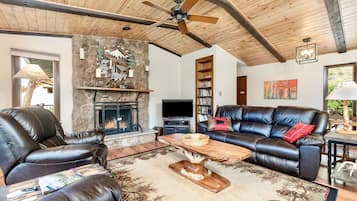 House, 3 Bedrooms | Living room | Fireplace, books