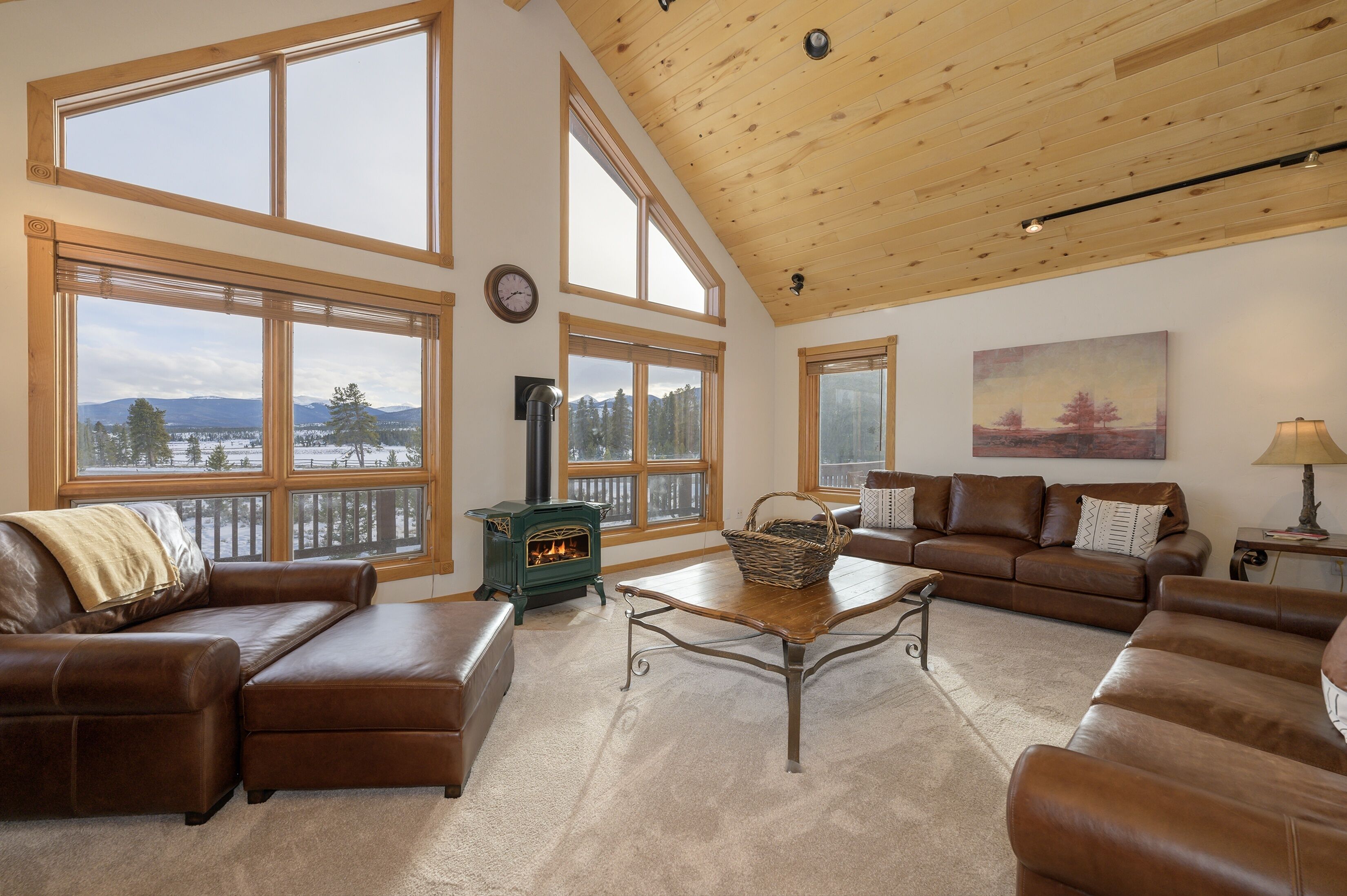 House, 4 Bedrooms | Living area | TV