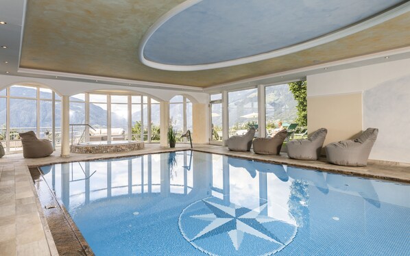 Indoor pool, pool loungers