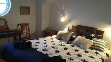 Cortinas blackout, tabla de planchar con plancha y wifi gratis