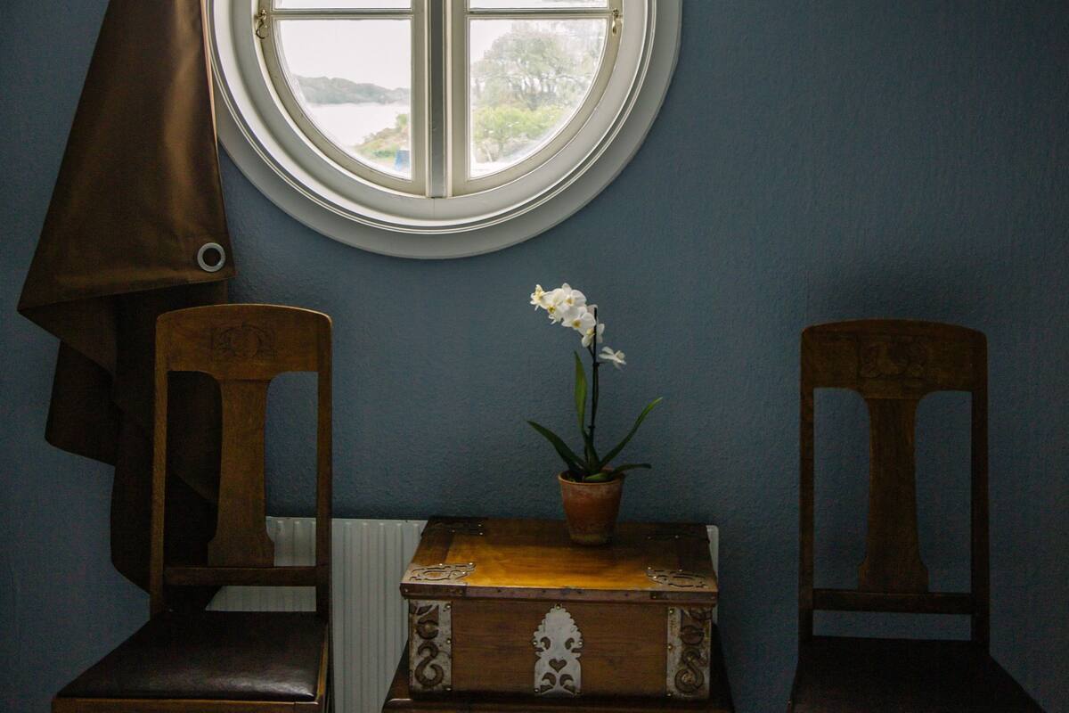 Double Room, Shared Bathroom | Blackout drapes, iron/ironing board (on request), WiFi (free)