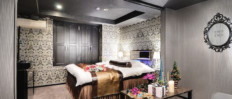 Basic Room, 1 Queen Bed, Smoking | Down comforters, individually decorated, individually furnished