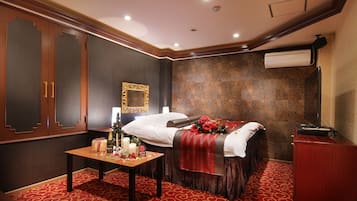 Basic Room, 1 Queen Bed, Smoking | Down comforters, individually decorated, individually furnished