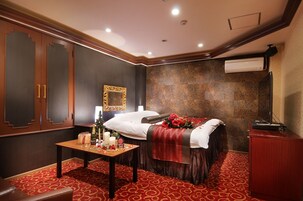 Basic Room, 1 Queen Bed, Smoking | Down comforters, individually decorated, individually furnished