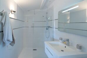 Baignoire, sèche-cheveux