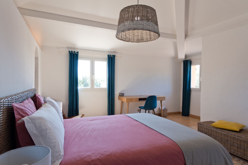 Porto-vecchio. Villa 10 Personnes à Proximité De La Plage Avec Piscine Chauffée. - Corse