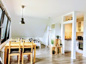 Apartment, 2 Bedrooms (#2 (incl. cleaning fee)) | Private kitchen | Full-size fridge, oven, stovetop, cookware/dishes/utensils - Appartements Summer Break (Scharbeutz)