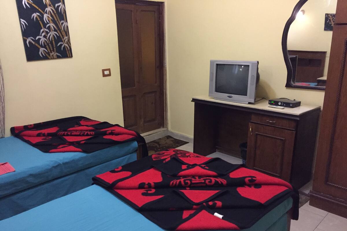 Habitación superior con 2 camas individuales | Wifi gratis