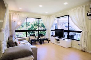 TV - (E3) Duplex 4-Room, 3-bath, 1 Kitchen Apartment (1500 Sq ft) (Kota Kinabalu)