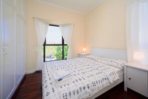 4 bedrooms, iron/ironing board, WiFi - (E3) Duplex 4-Room, 3-bath, 1 Kitchen Apartment (1500 Sq ft) (Kota Kinabalu)