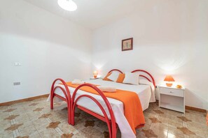 3 bedrooms, iron/ironing board