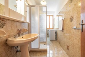 Dusche, Haartrockner, Bidet