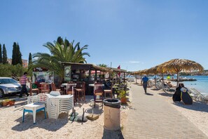 Outdoor dining - KUZMANIC 1 for up to 6 persons, with 3 bedrooms & 2 bathrooms (Okrug Gornji)
