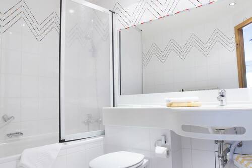 Chambre Double Standard, salle de bains privée | Salle de bain