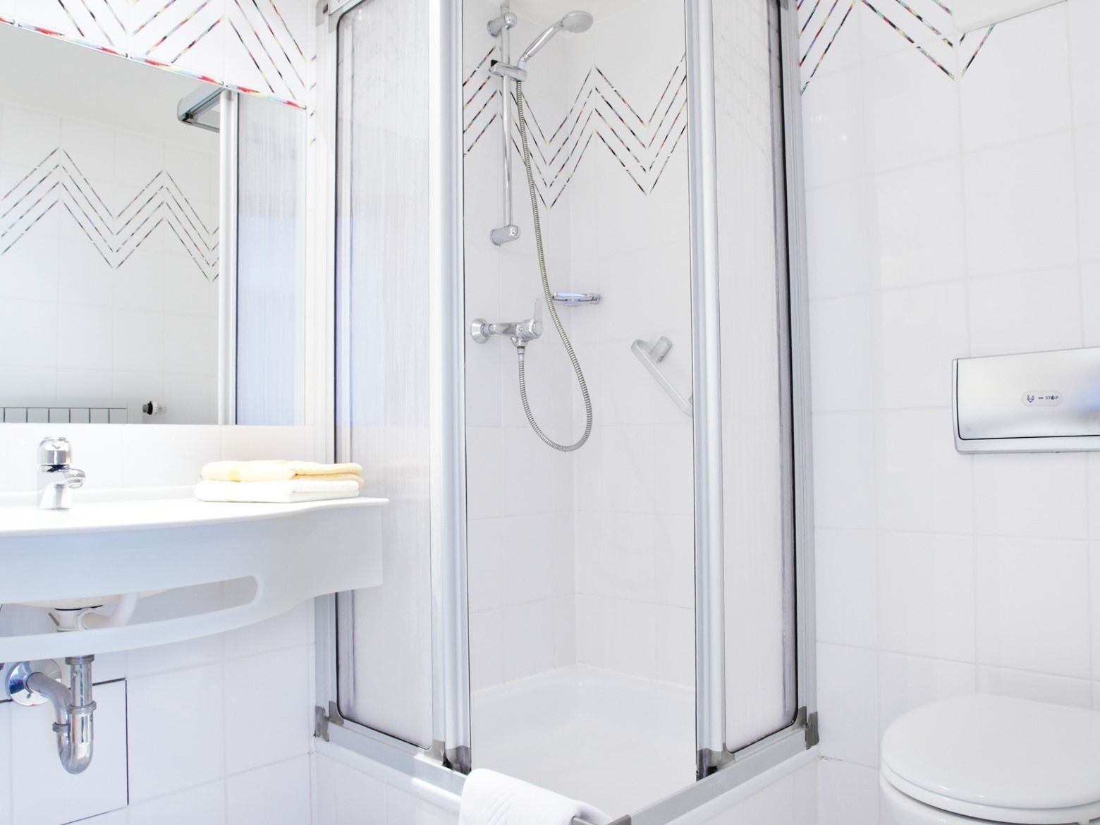 standard double room, private bathroom | bathroom