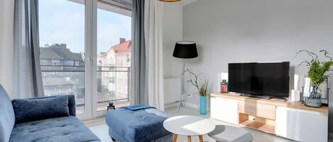 スーペリア アパートメント 2 ベッドルーム バルコニー (Dluga Grobla 10/35) | リビングルーム | スマートテレビ、Netflix