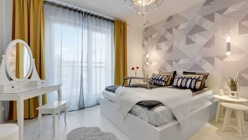 Superior Apartment, 2 Bedrooms, Balcony (Dluga Grobla 10/35) | 2 bedrooms, individually decorated, individually furnished, desk