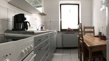 Apartment, Ground Floor (Nr. 11) | Private kitchen | Full-sized fridge, microwave, stovetop, coffee/tea maker