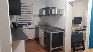 Full-size fridge, microwave, stovetop, coffee/tea maker - Gästehaus Kampik (Witten)