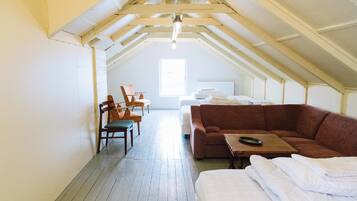 مكتب وستائر تعتيم وأسرّة أطفال/رضّع (مجانًا) وواي فاي مجانًا